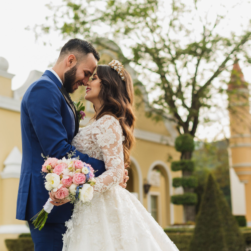 Valeria & El&iacute;as