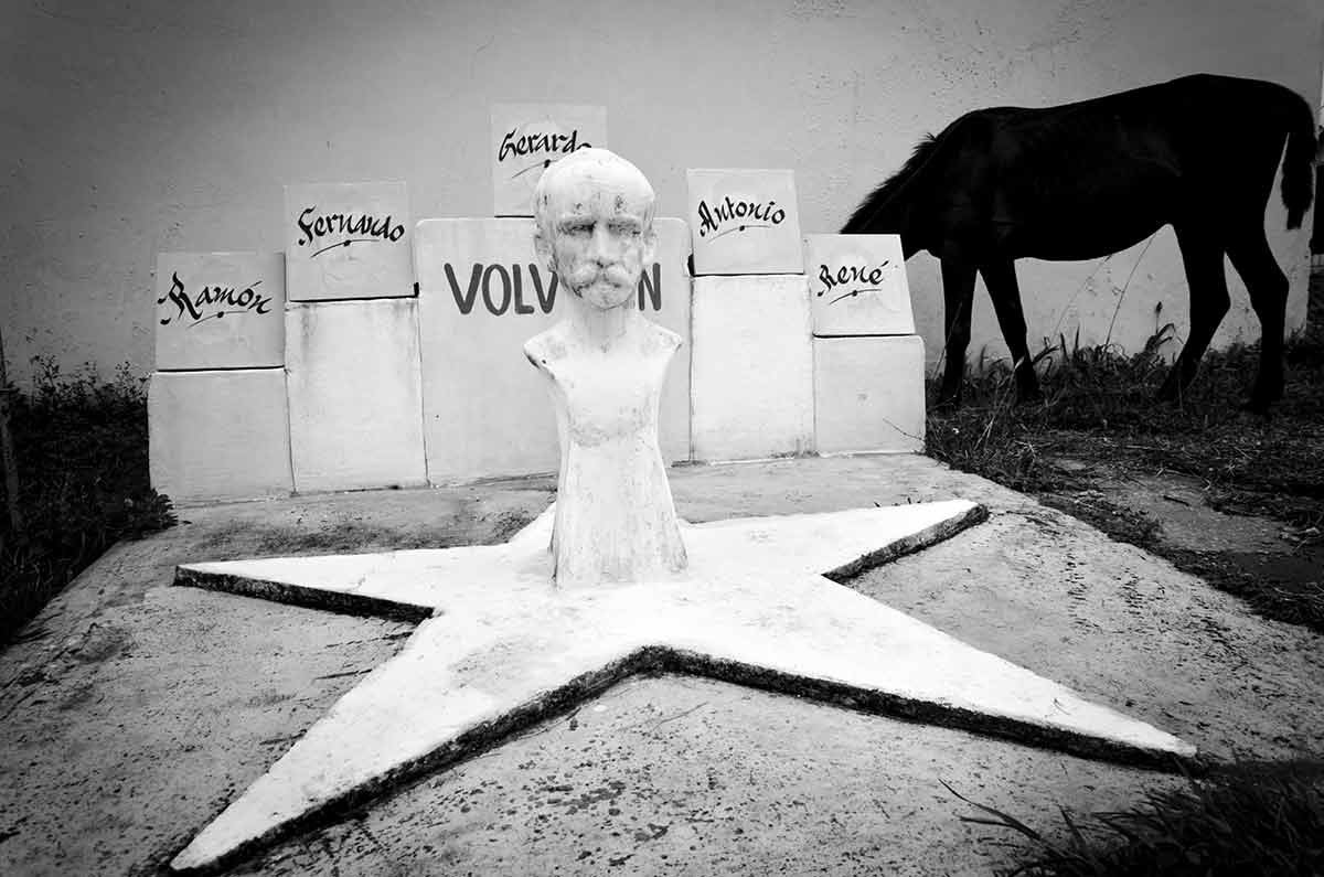 five heroes in Vinales : conceptual photography in Cuba