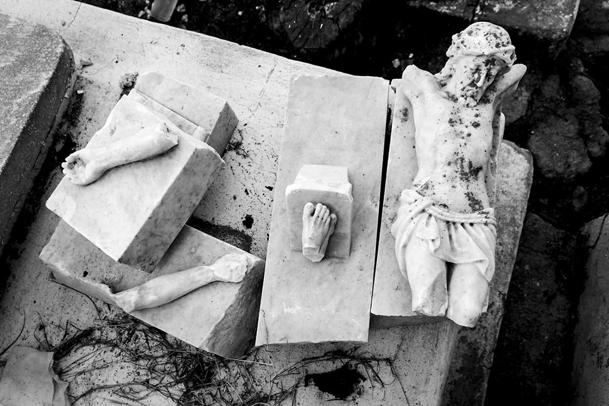 broken goods , about cuban conceptual photography