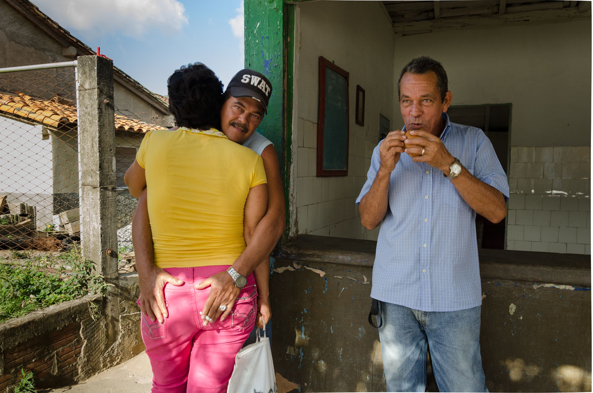 cuban couple and one extra man eating a sandwich, street spicy photography in Cuba