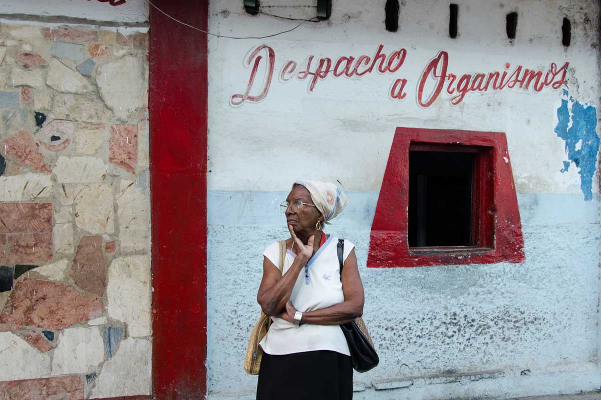 old lady in havana streets,  street photography in havana