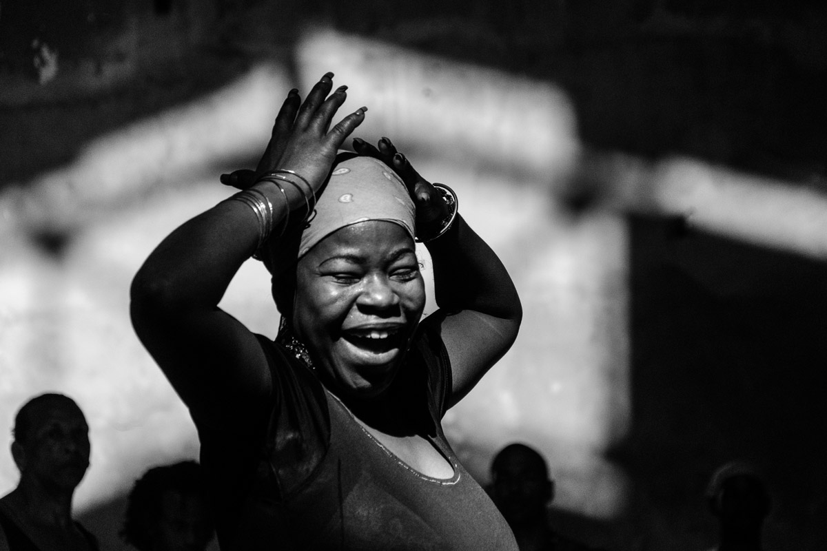 black and big afrocuban woman dancing in a cuban guided photo tour