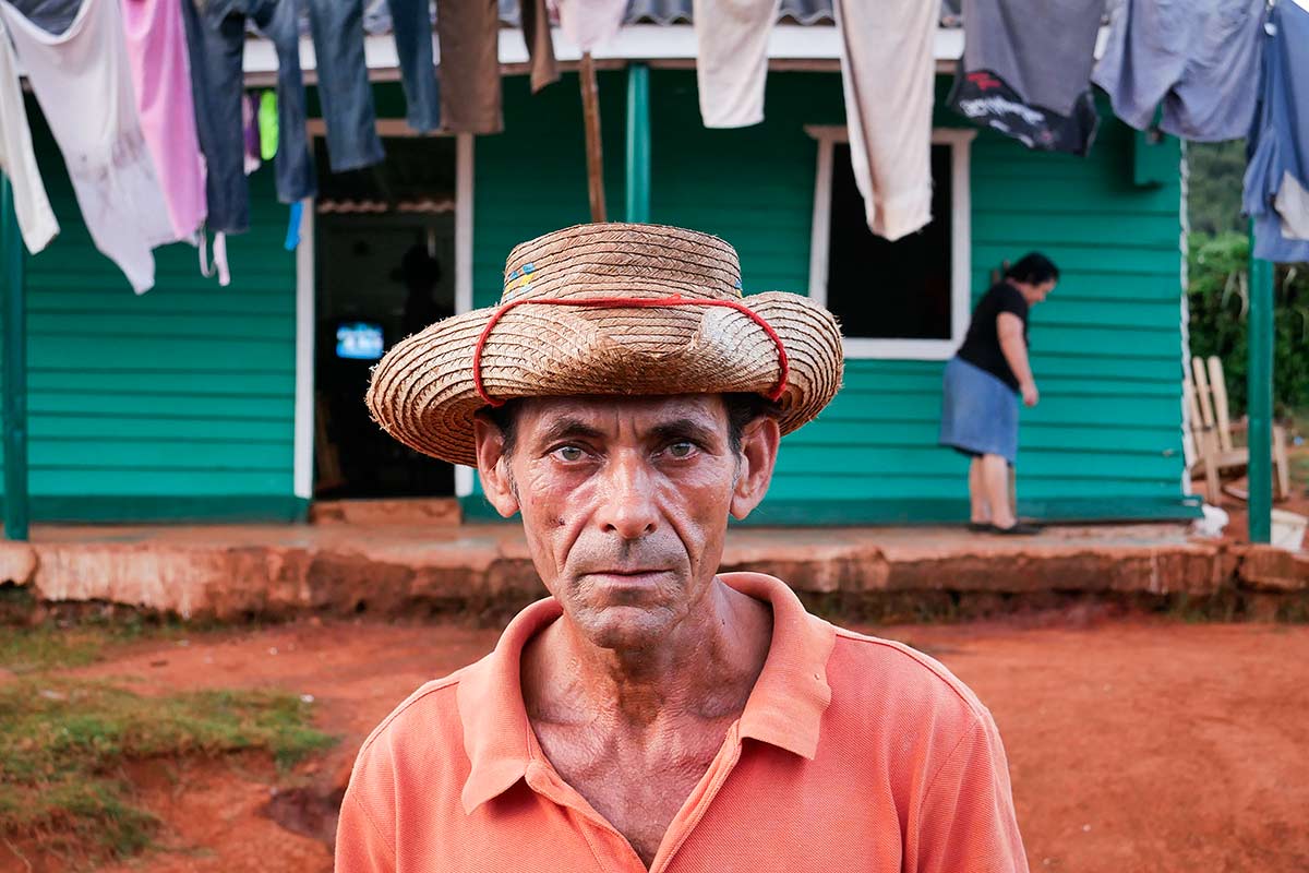 cuban man photo portrait in vinales.jpg