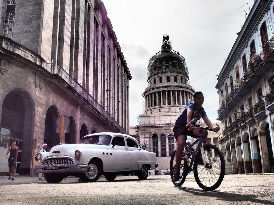 street photography in havana taken in a daily cuban photo tour