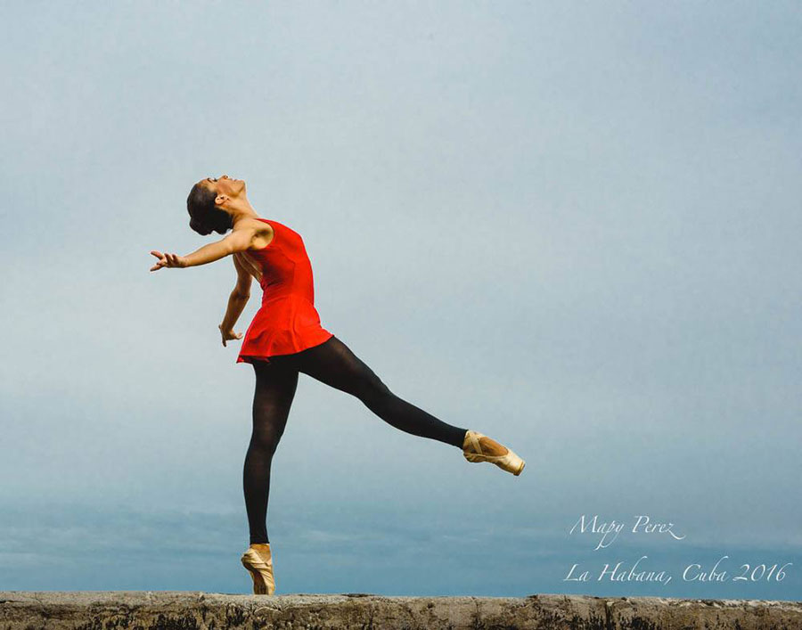 ballet dancers in malecon of havana in my ready session of photography tour dancers