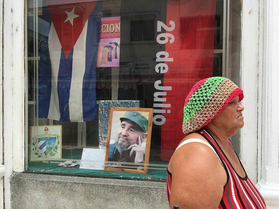 Fidel castro in a picture in havana´s street in louis alarcon photo tours to cuba