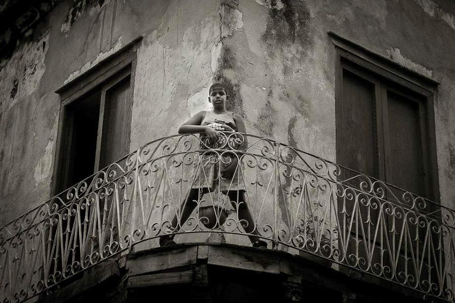 cuban children in a balcony in havana. Fantastic photo tour to cuba in black and white