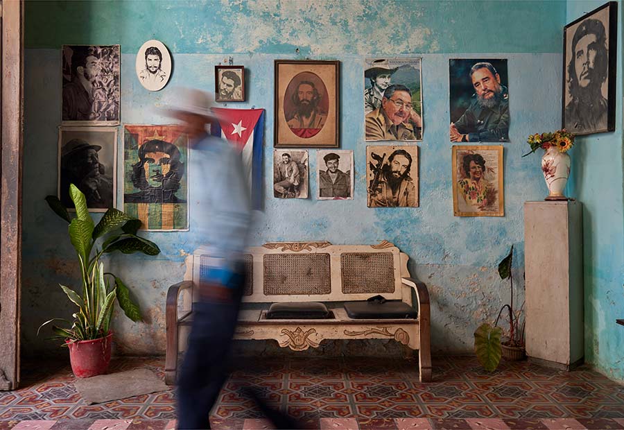 portraits of cuban heroes in my photo tours in havana