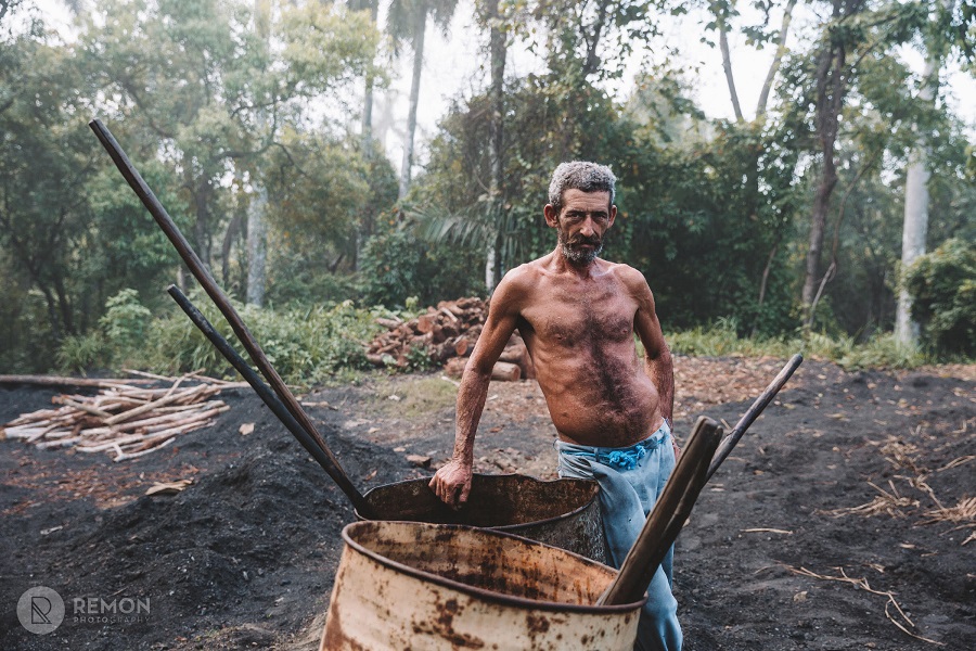 Cuban coalman in the field in my photography tours in cuba