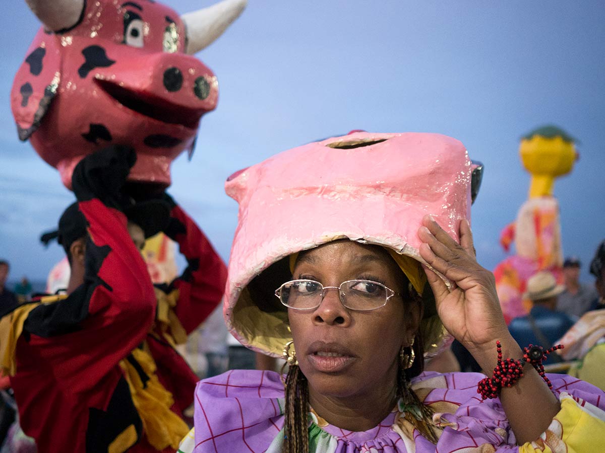 cuban people disguise in carnivals