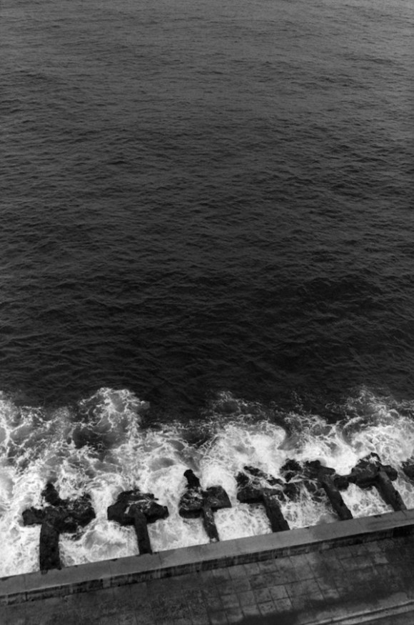 Picture of the ocean taken by cuban photographer Alberto Figueroa