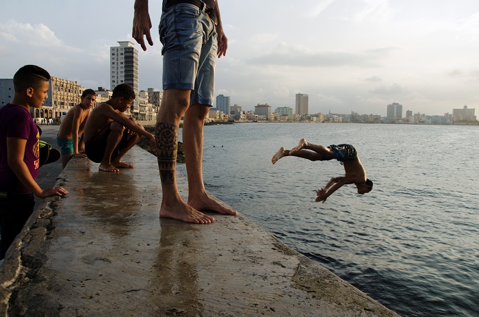 young cuban boys jumping in malecon by louis alarcon