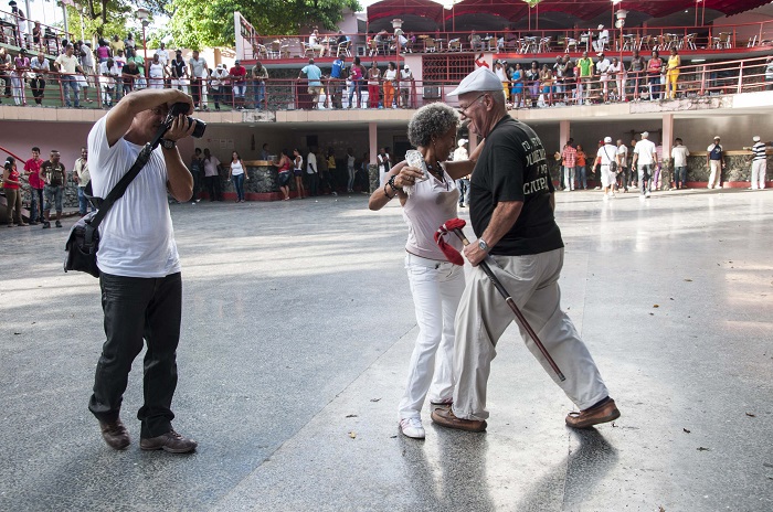 photographer and dancers in tropical of havana area