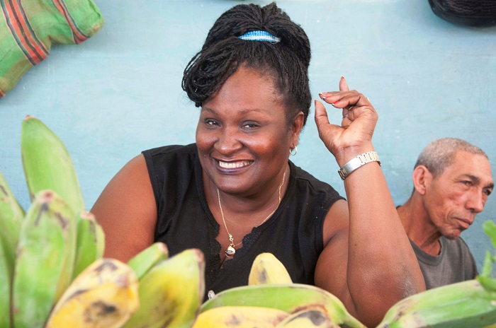 Fruit seller in a market in havana, photo shoot with a reflex camera.